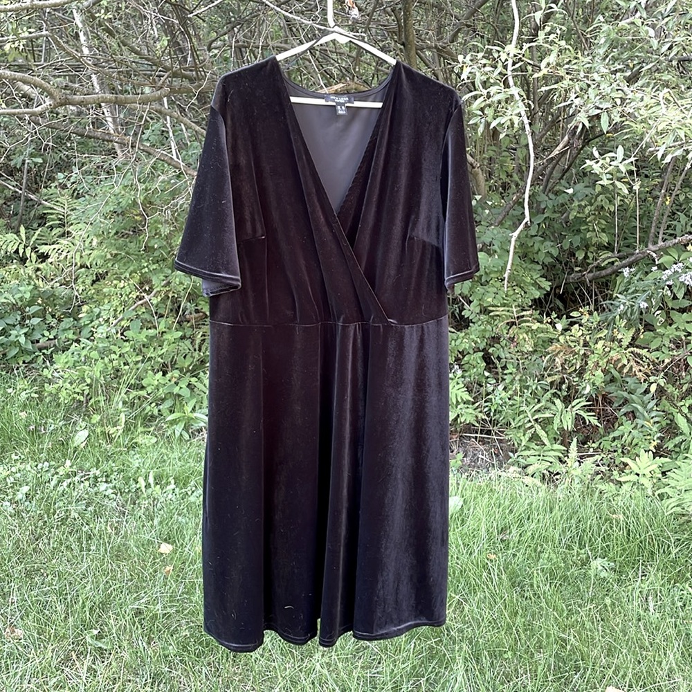 Black plus size velvet dress